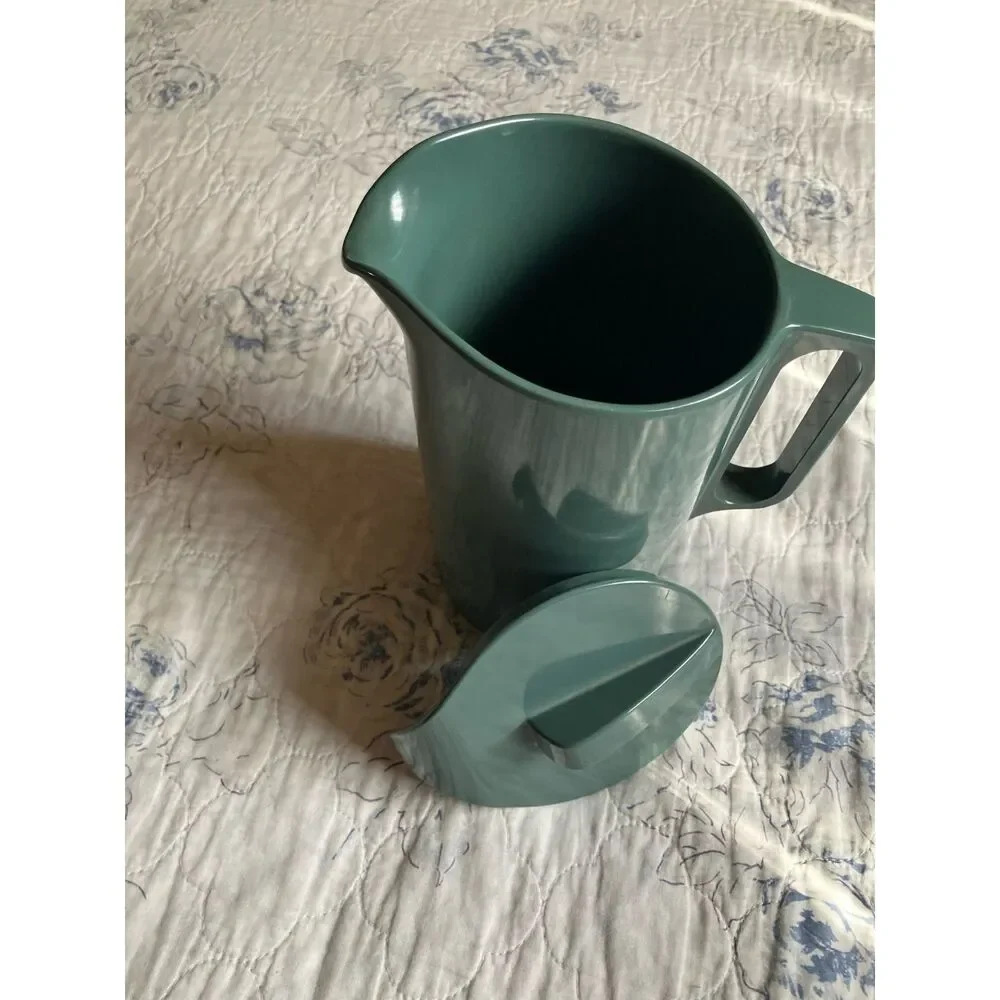 Vintage Watertown Lifetime Ware 1 Qt Pitcher with Lid Melamine Green